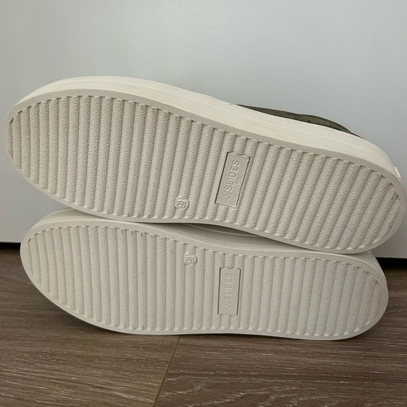 J Slides Harry Slip Ons - Picture 7 of 8